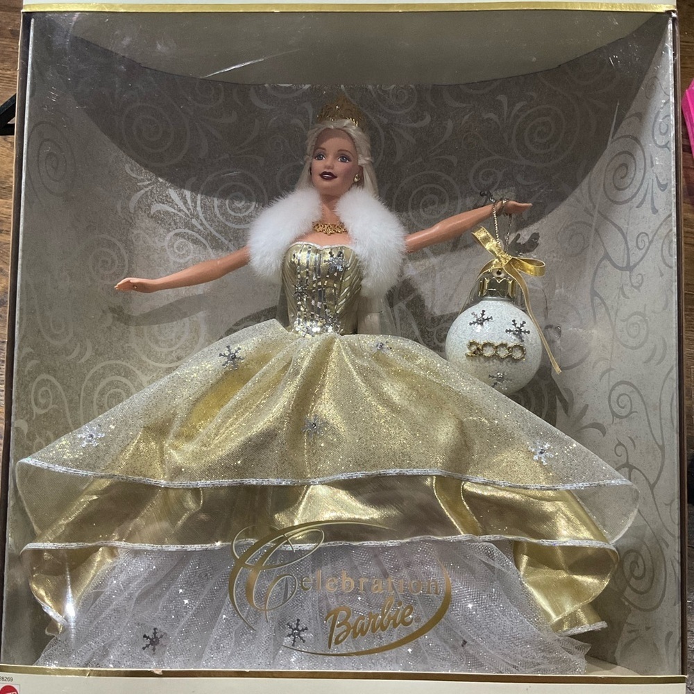 Vintage Special 2000 Edition Celebration Barbie in Gold and Silver - Picture 6 of 7